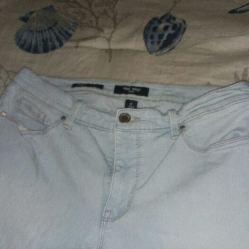 Super Light-Washed Jeans